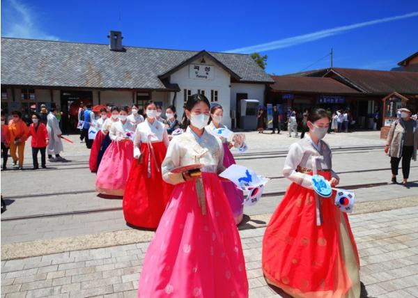 장미한복 이미지