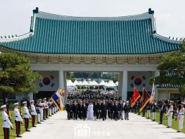  윤석열 대통령 부부, 제68회 현충일 추념식 참석 기사 이미지
