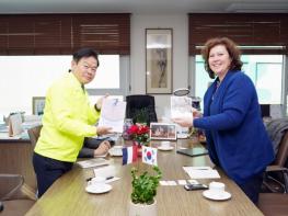 이필형 동대문구청장, 프랑스 소르본 대학 산하 연구소 관계자와 탄소중립도시 논의 기사 이미지