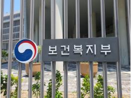 보건복지부, 지역 필수의료 의사 부족 대응 위한 '시니어의사 지원 사업' 추진 기사 이미지