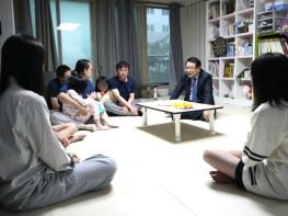 정헌율 익산시장, 9남매 가정에 특별한 응원 방문 기사 이미지