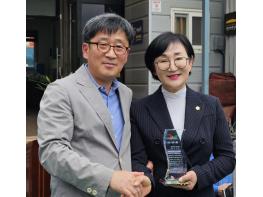 김수영 서구의원, 양동시장 상인들의 경제적 부담 해소 기여, 감사패 받아 기사 이미지