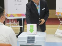 손병복 울진군수, 사전투표 참여로 투표 독려 기사 이미지