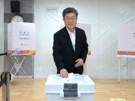김길성 중구청장, 제21대 대통령선거 사전투표 동참 기사 이미지