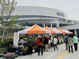 용인특례시, 처인휴게소 로컬푸드 직거래장터 '성황' 기사 이미지