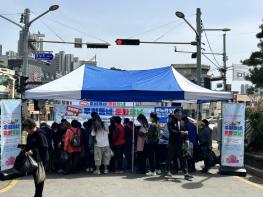 충북도 전통시장 달군 문화장날, 도민 호응 속 7,500명 참여... 하반기 예열 시작 기사 이미지