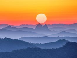 붉은 말의 해 병오년(丙午年), 말의 귀를 닮은 진안 마이산 위로 솟은 ‘해’   기사 이미지