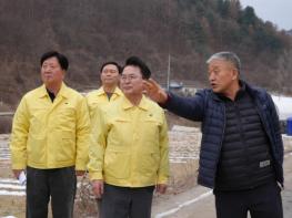 육동한 춘천시장, 춘천 지역 양돈농가 방역 점검 나서 기사 이미지