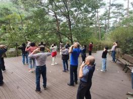 한국산림복지진흥원, 국립곡성치유의숲 ‘활기찬 노후’ 돕는 생활밀착형 산림치유 성료 기사 이미지