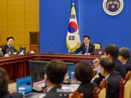 이재명 대통령, 수석·보좌관 회의 주재 기사 이미지