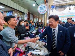 이재명 대통령, 진주중앙시장 방문  기사 이미지
