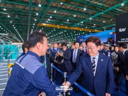 이재명 대통령, 한국항공우주산업(KAI) 생산 현장 시찰 기사 이미지
