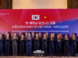 이 대통령 '한-베 '3대 교역국'…미래 첨단산업 씨앗 함께 뿌려야' 기사 이미지