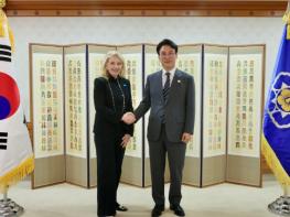 김민석 국무총리, 러셀 유엔아동기금(UNICEF) 총재 접견 기사 이미지