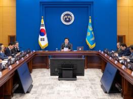 이재명  대통령 '지금은 물가 안정이 최우선…모든 수단 총동원' 기사 이미지