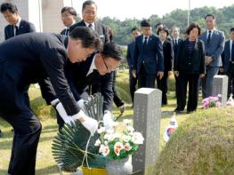전남도, 국립5·18민주묘지 합동 참배 기사 이미지