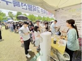 곡성군미래교육재단, 곡성세계장미축제서 교육사업 홍보체험관 운영 성료 기사 이미지