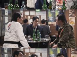 [SBS 김부장] 소지섭-최대훈-윤경호, ‘쓰리 안경남 아빠’들의 고깃집 만남 현장! 환상의 브로맨스 예고! 기사 이미지