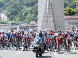 ‘투르 드 경남 2026’ 2일 차 통영 스테이지 성료... 알라스테어 크리스티-존스턴 1위 기사 이미지