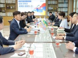 전북도, 우즈베키스탄 고위 공무원 연수단 방문… 글로벌 인재교류 확대 기사 이미지