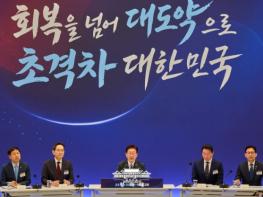 이 대통령 '반도체·피지컬AI·데이터센터 삼각축으로 초격차 산업강국 대도약' 기사 이미지