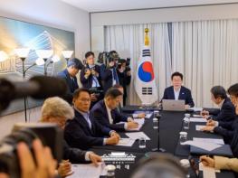 이 대통령 '유가 불안 확실한 해소 때까지 석유 최고가격제·유류세 인하 유지' 기사 이미지