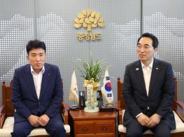 하나금융그룹 함영주 회장, 2027논산세계딸기산업엑스포 민간위원장 위촉 기사 이미지