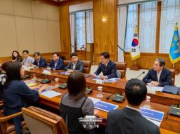 이재명 대통령, 청년정책 대전환을 위한 전문가 간담회 주재 기사 이미지