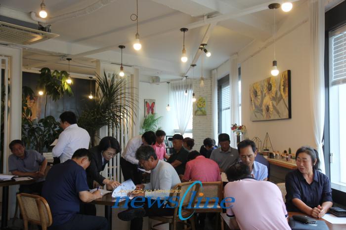 12일 김보미 강진군의회 의장이 어민들의 금융 부담을 경감코자 수협은행 전남지역금융본부 직원과 관내 어업인들과의 만남의 자리를 주선 했다