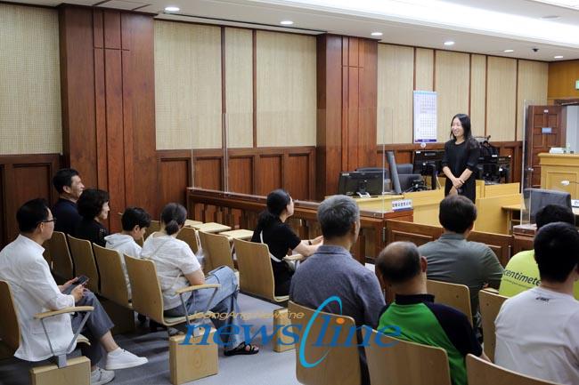 김수양 공보판사와 질의 응답 사진
