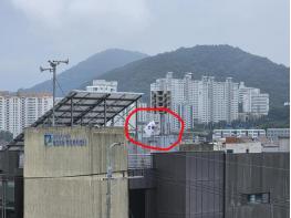 [칼럼] 광복절 전야, 낡고 줄 내려앉은 태극기와 묵통(默通)된 단체장의 카톡 기사 이미지